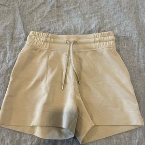 Lululemon soft ambitions high rise short 4”